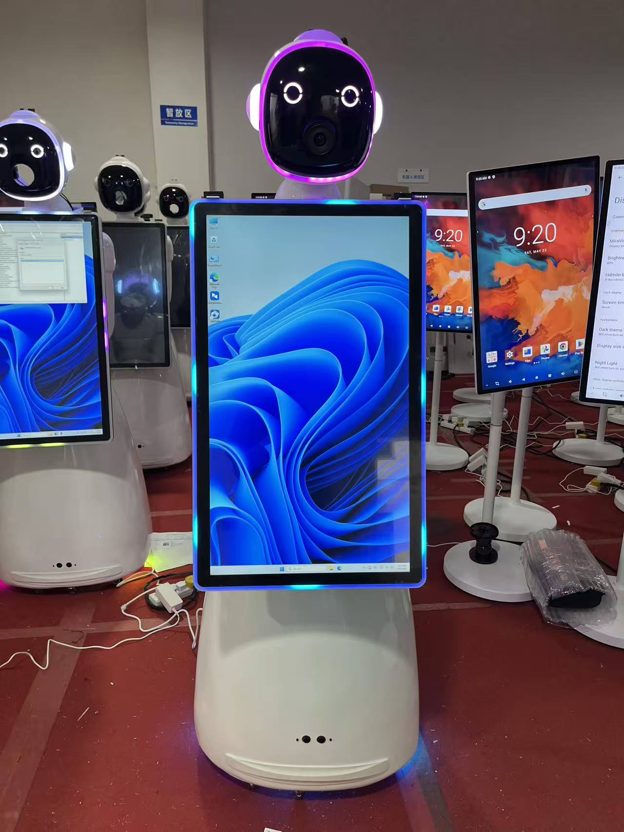 Super Black 32 Inch Touch Screen Robot Photo Booth Roamer Robotic Kit Photo Robot in Sale